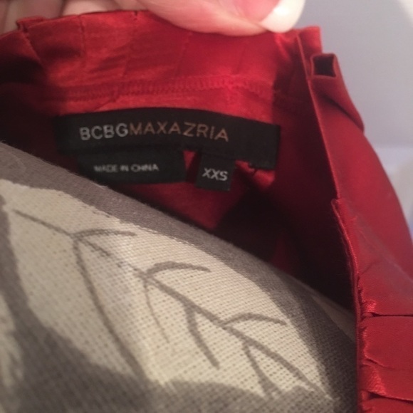 BCBG MAX AZRIA Red Pleated Silk Sleeveless Blouse size XXS - Picture 4 of 5